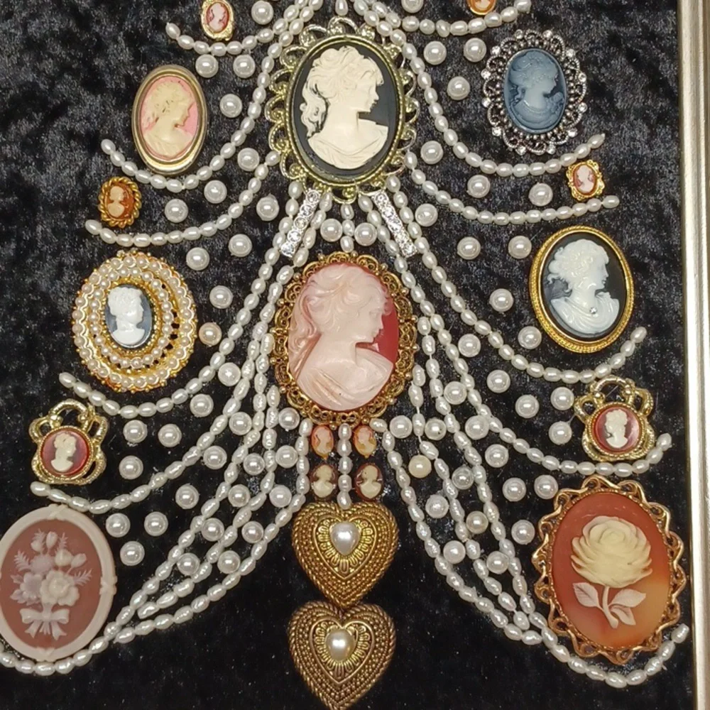 Cameo Family Tree Picture Art.. Artisan - Picture 4 of 7